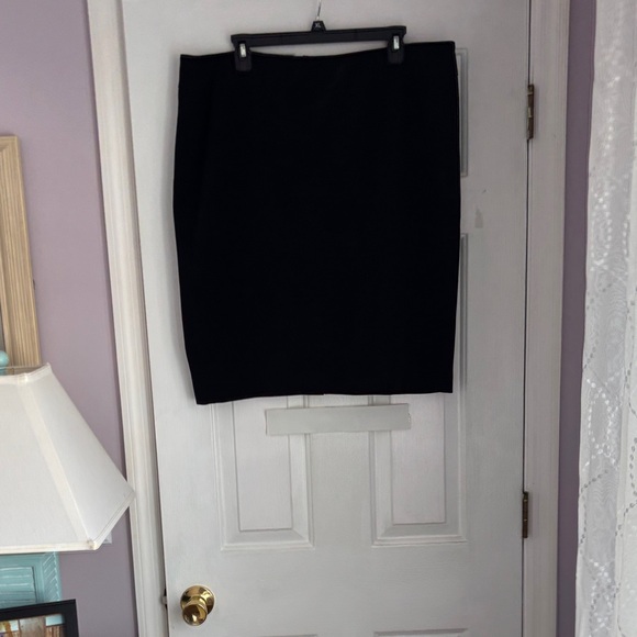 Nine West Dresses & Skirts - Nine West Elegant Black A-Line Skirt